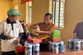 Lợi dụng niềm tin, “móc túi” người già