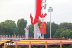 Hàng nghìn người dân tham dự Lễ Thượng cờ tại Quảng trường Ba Đình