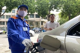 Tăng hơn 1.000 đồng mỗi lít, xăng RON95-III vượt 24.200 đồng