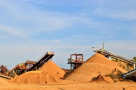 Trung Quốc chế cát nhân tạo để giải cơn “khát” cát