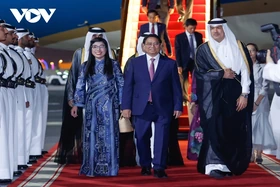 Thủ tướng Phạm Minh Chính bắt đầu thăm chính thức Qatar