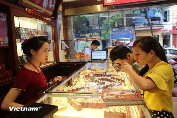 Giá vàng trong nước “nhảy múa,” tiến sát ngưỡng 114 triệu đồng mỗi lượng