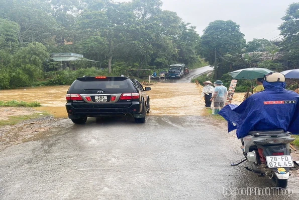 Khẩn trương xử lý các điểm trượt sạt trên tuyến đường 433 đi các xã vùng cao