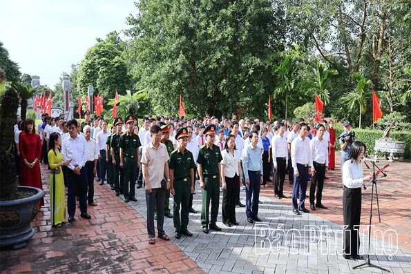 UBND xã Hy Cương dâng hương tưởng niệm Chủ tịch Hồ Chí Minh
