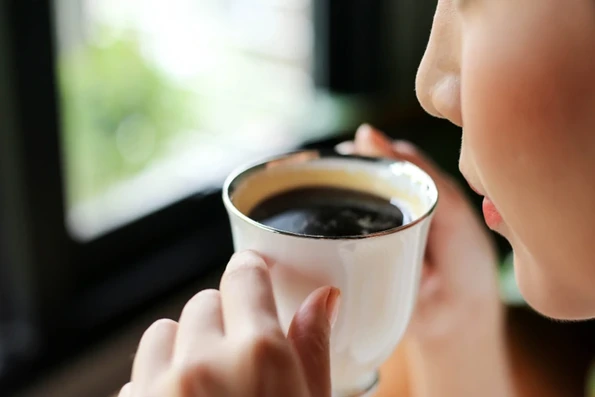 Có nên uống cà phê trước bữa sáng để giảm cân?