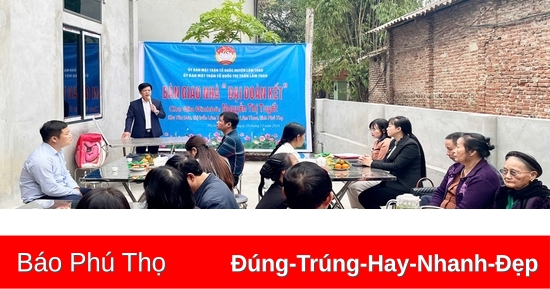 Bàn giao nhà “Đại đoàn kết” tại thị trấn Lâm Thao