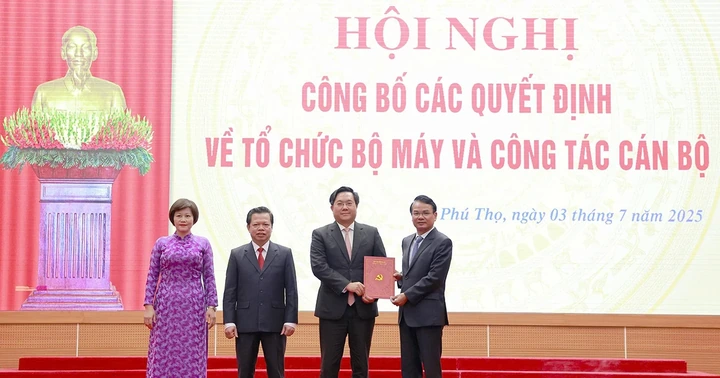 Phú Thọ công bố các quyết định về tổ chức bộ máy và công tác cán bộ