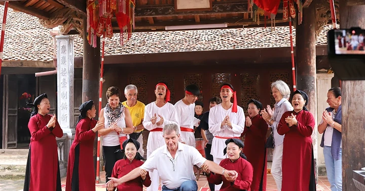 Về miền Đất Tổ